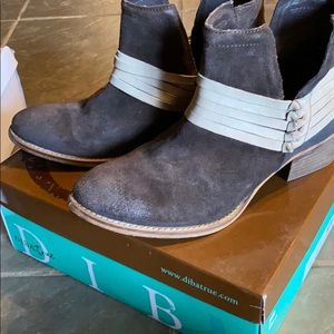 Diba True Sly Fox brown suede
